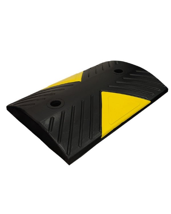 Reductor de velocidad tipo Túmulo de Hule Negro con Amarillo para Tráfico Pesado - SOLTEC